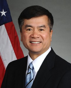 华裔美国驻华大使骆家辉辞职声明（双语版）