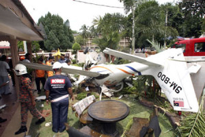 台湾飞机失事 迫降坠毁48人死亡