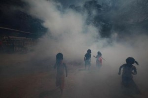 印度过节放鞭炮 空气污染超北京