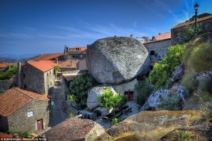 葡萄牙巨石村 住在岩石中的人们