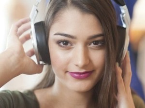 世界卫生组织:每天听歌超1小时伤听力